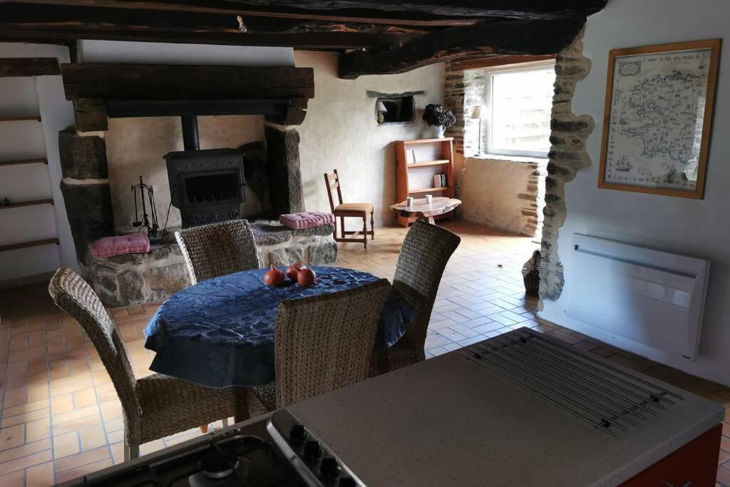 Petite Maison Dans Les Monts D'Arree Ty Coz Commana 외부 사진